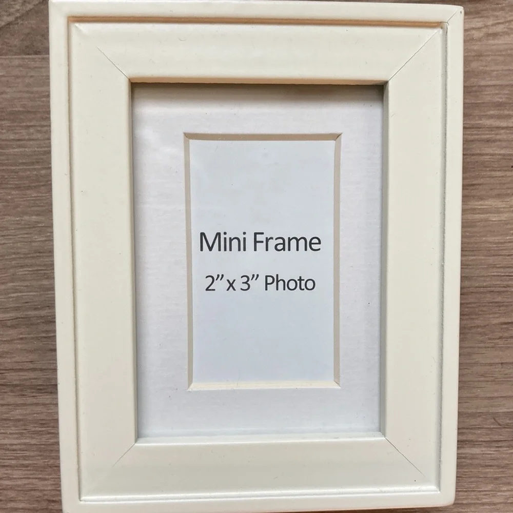 Three white frames one with shells bundle - Picture 10 of 13